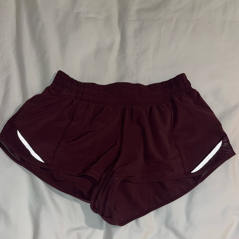 LULULEMON maroon 2.5 hotty hot shorts